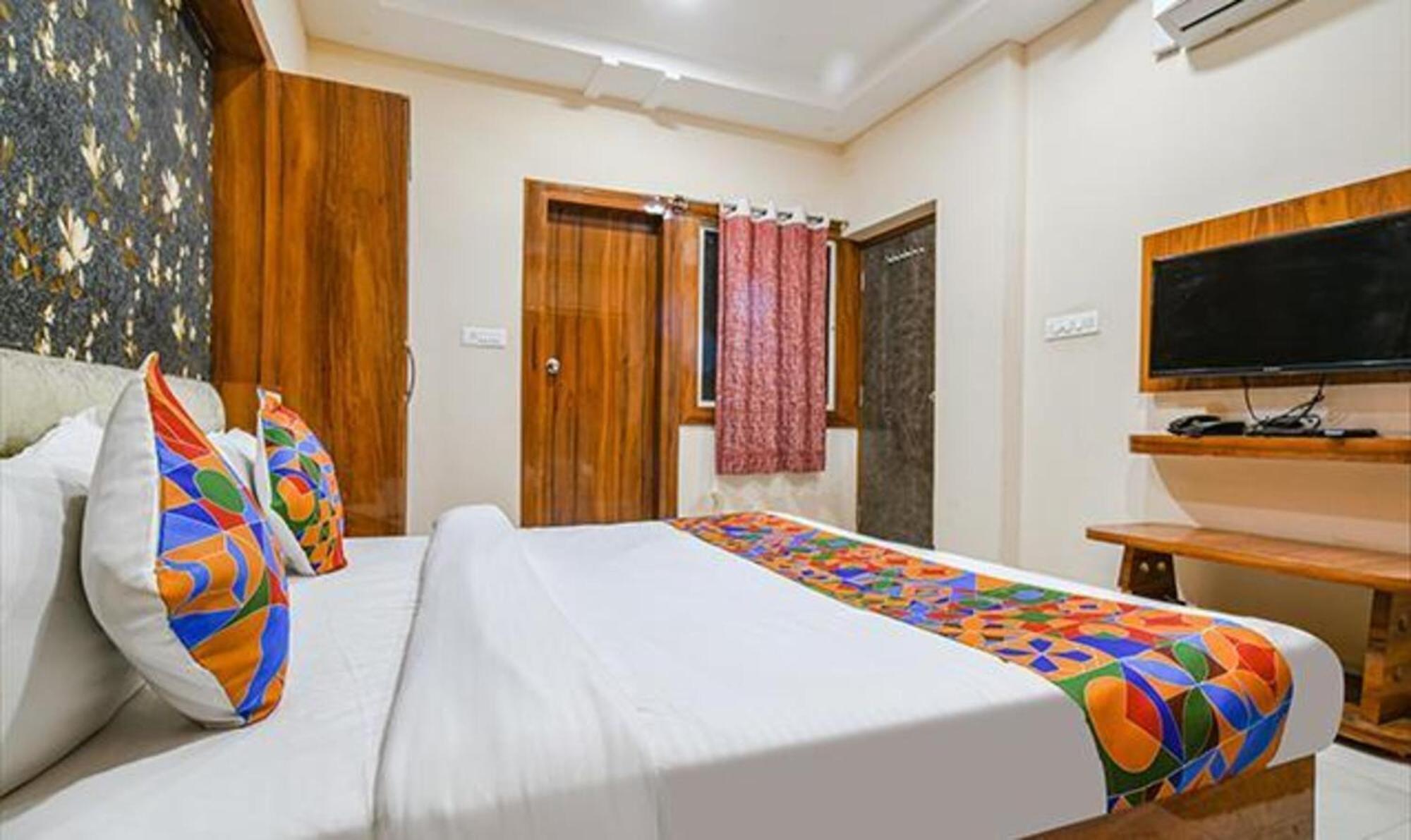 Fabhotel Royal Palace Индор Екстериор снимка